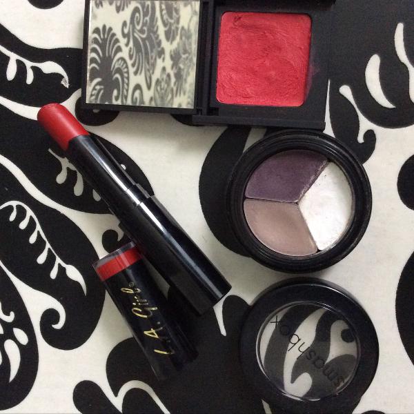 sombra smashbox cor batom vermelho la girl e batom contem 1g