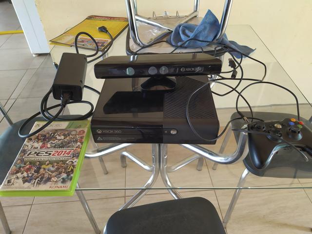 Xbox 360 com Kinect 2 jogos e 1 controle