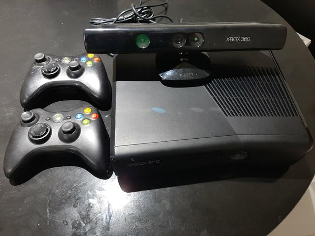 Xbox 360S 250GB + 2 controles + Kinect + 30 jogos