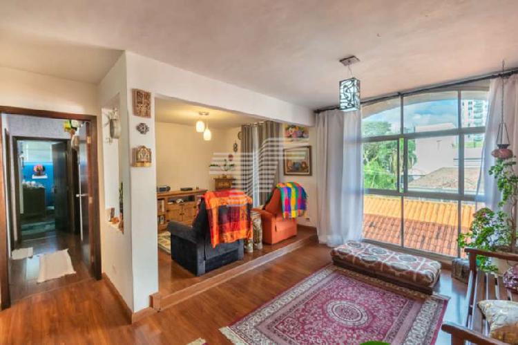 Apartamento com 2 Quartos à Venda, 101 m² por R$ 330.000