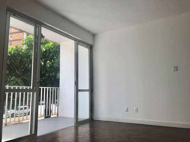 Apartamento com 2 Quartos à Venda, 105 m² por R$ 400.000