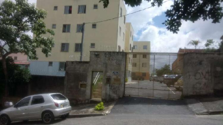 Apartamento com 2 Quartos à Venda, 47 m² por R$ 170.000