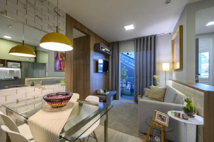 Apartamento com 2 Quartos à Venda, 50 m² por R$ 153.000