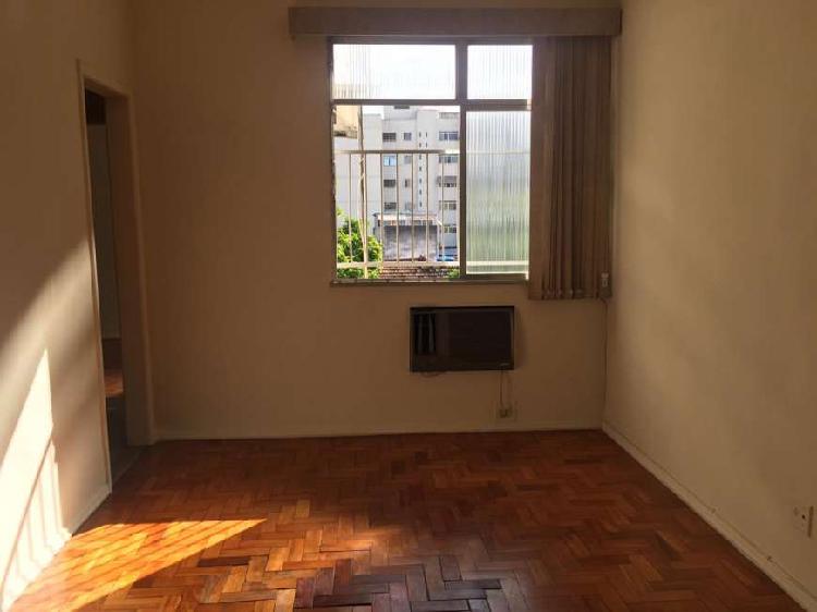 Apartamento com 2 Quartos à Venda, 50 m² por R$ 215.946