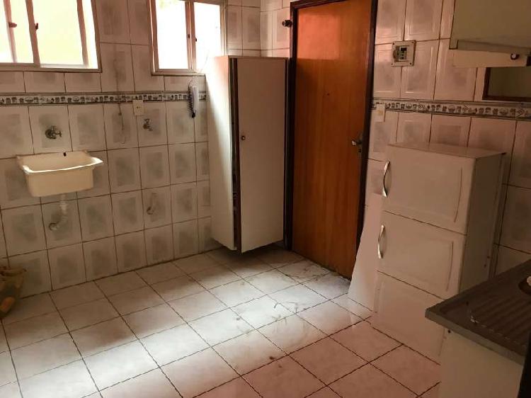 Apartamento com 2 Quartos à Venda, 56 m² por R$ 140.000