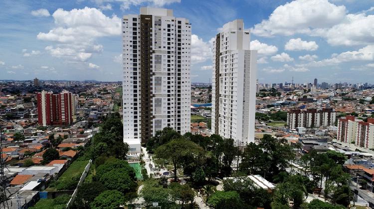 Apartamento com 2 Quartos à Venda, 60 m² por R$ 377.000