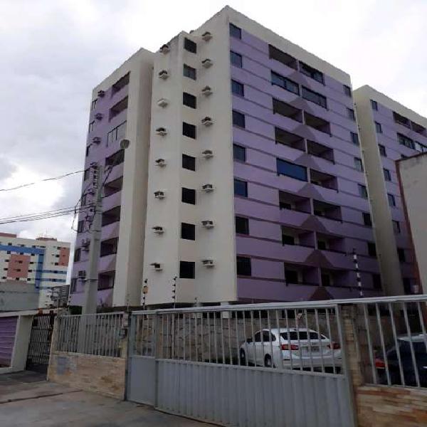 Apartamento com 2 Quartos à Venda, 61 m² por R$ 240.000