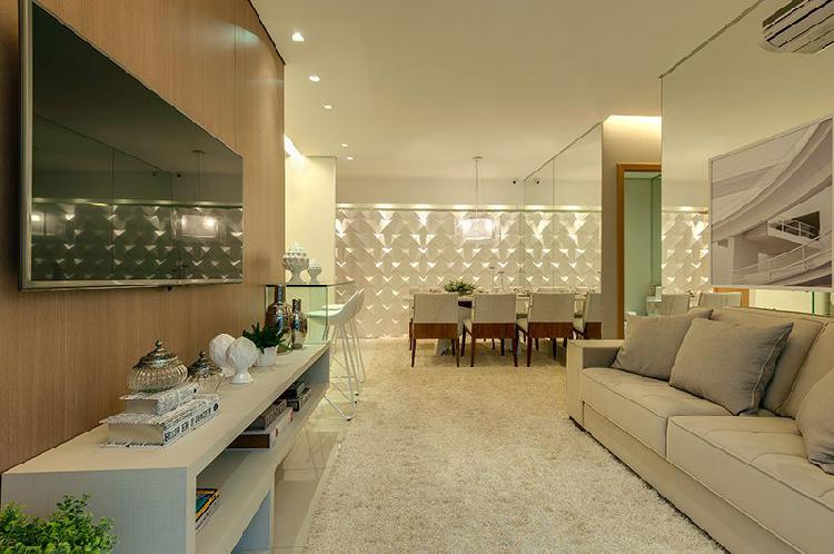 Apartamento com 2 Quartos à Venda, 61 m² por R$ 302.000