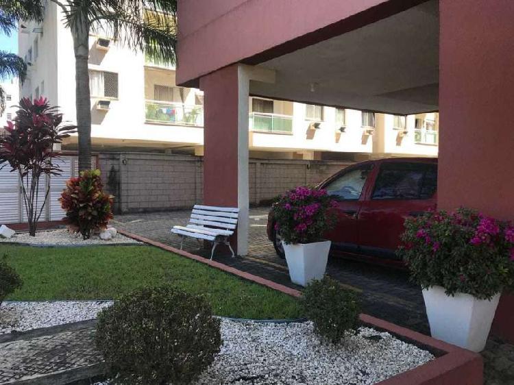 Apartamento com 2 Quartos à Venda, 62 m² por R$ 198.000