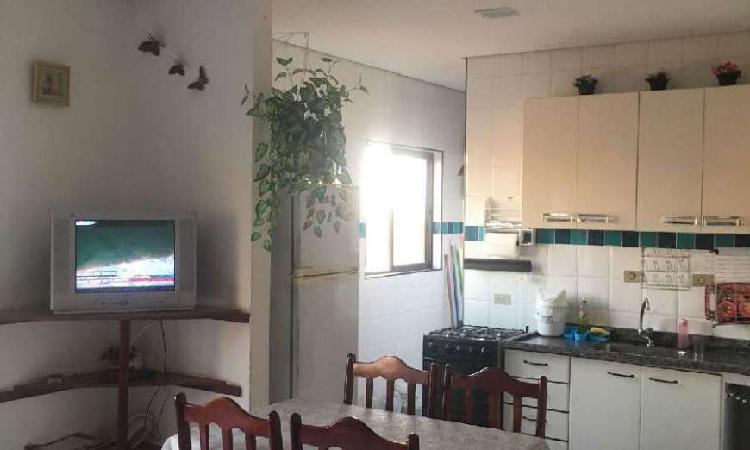 Apartamento com 2 Quartos à Venda, 65 m² por R$ 205.000