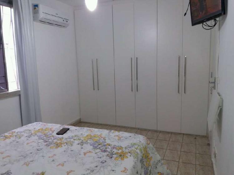 Apartamento com 2 Quartos à Venda, 65 m² por R$ 245.000
