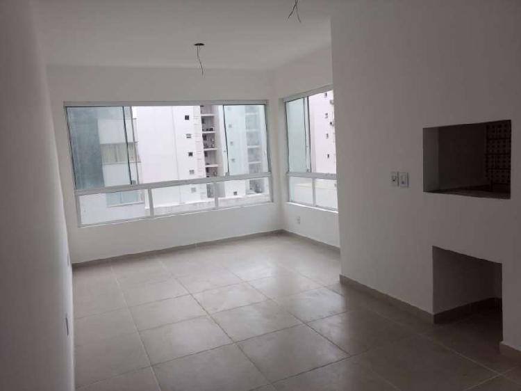 Apartamento com 2 Quartos à Venda, 65 m² por R$ 290.000