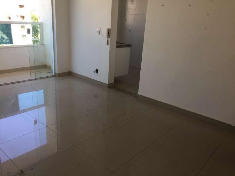 Apartamento com 2 Quartos à Venda, 66 m² por R$ 359.000