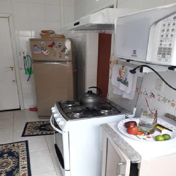 Apartamento com 2 Quartos à Venda, 68 m² por R$ 250.000