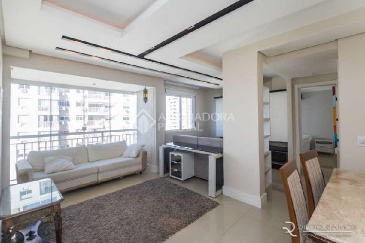 Apartamento com 2 Quartos à Venda, 69 m² por R$ 458.000