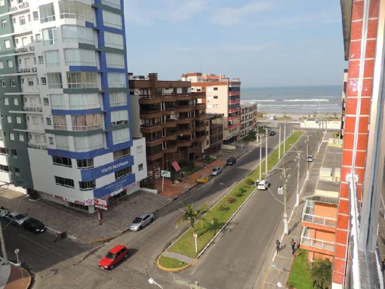 Apartamento com 2 Quartos à Venda, 70 m² por R$ 385.000