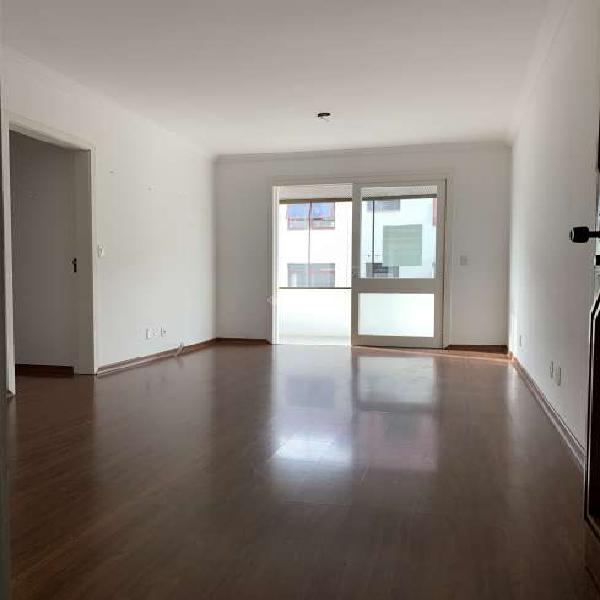 Apartamento com 2 Quartos à Venda, 70 m² por R$ 395.000