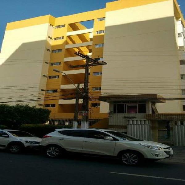 Apartamento com 2 Quartos à Venda, 72 m² por R$ 250.000