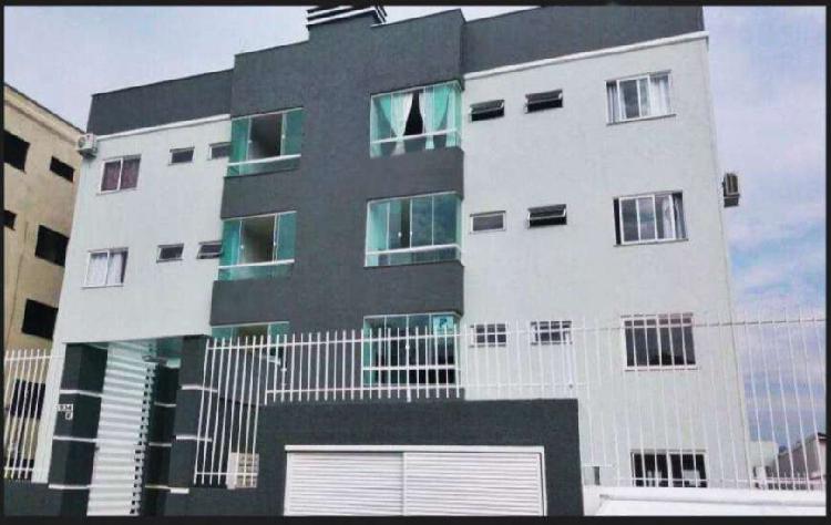 Apartamento com 2 Quartos à Venda, 74 m² por R$ 250.000