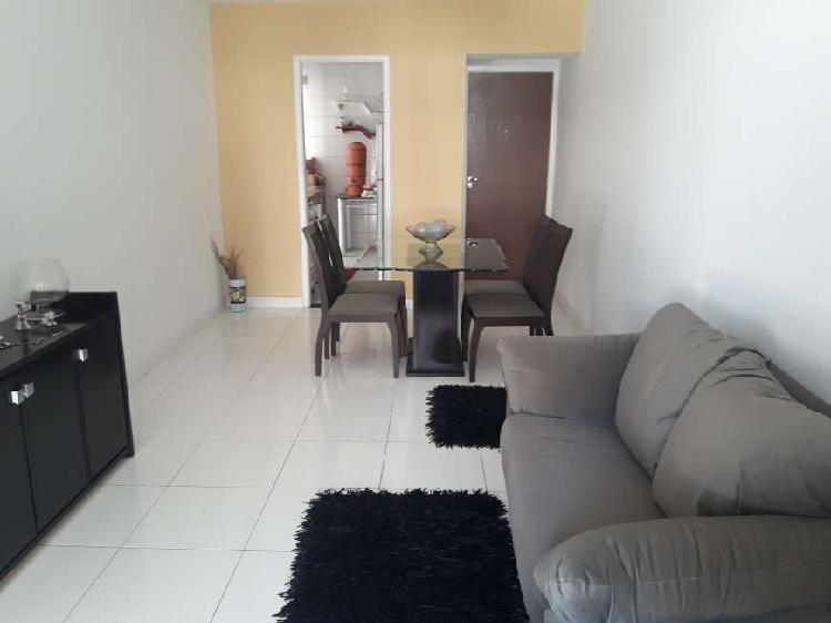Apartamento com 2 Quartos à Venda, 75 m² por R$ 235.000