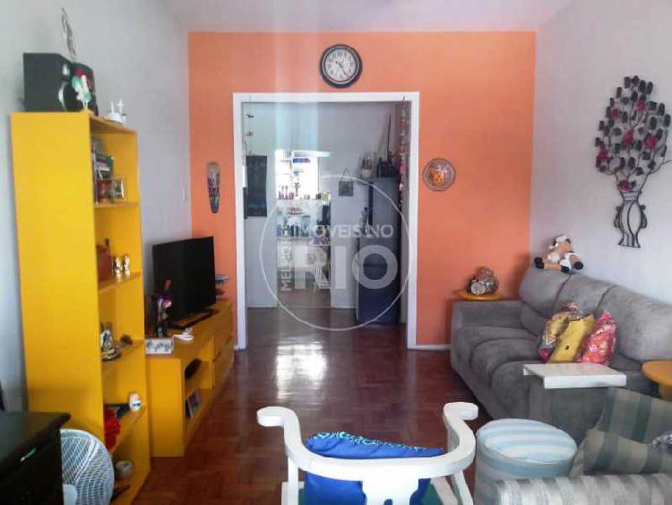 Apartamento com 2 Quartos à Venda, 85 m² por R$ 420.000