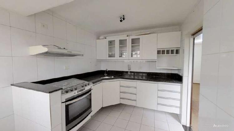 Apartamento com 2 Quartos à Venda, 87 m² por R$ 389.000