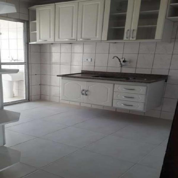 Apartamento com 2 Quartos para Alugar, 60 m² por R$