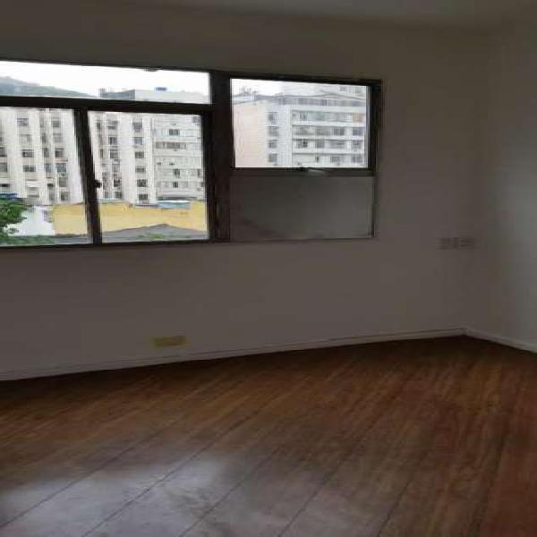 Apartamento com 2 Quartos para Alugar, 80 m² por R$