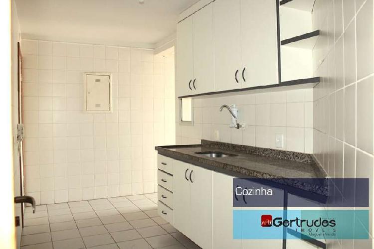 Apartamento com 3 Quartos à Venda, 100 m² por R$ 370.000