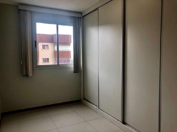 Apartamento com 3 Quartos à Venda, 109 m² por R$ 579.000