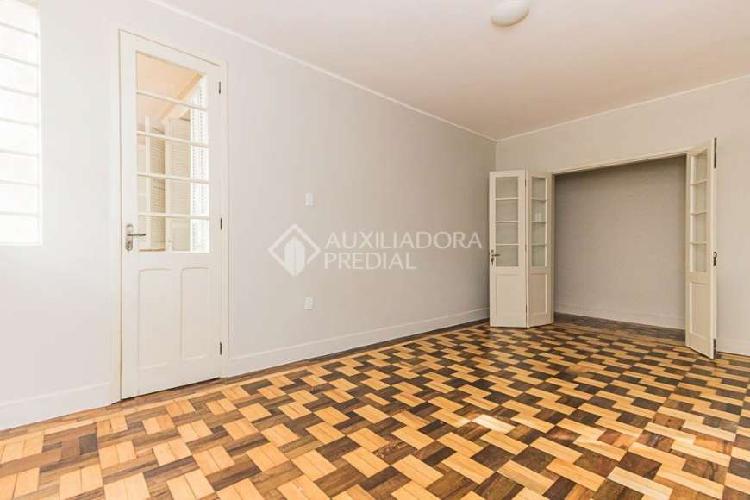 Apartamento com 3 Quartos à Venda, 117 m² por R$ 329.000