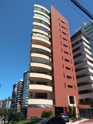 Apartamento com 3 Quartos à Venda, 119 m² por R$ 850.000