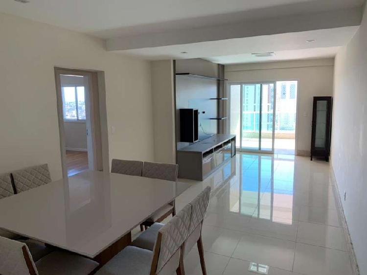 Apartamento com 3 Quartos à Venda, 120 m² por R$ 800.000