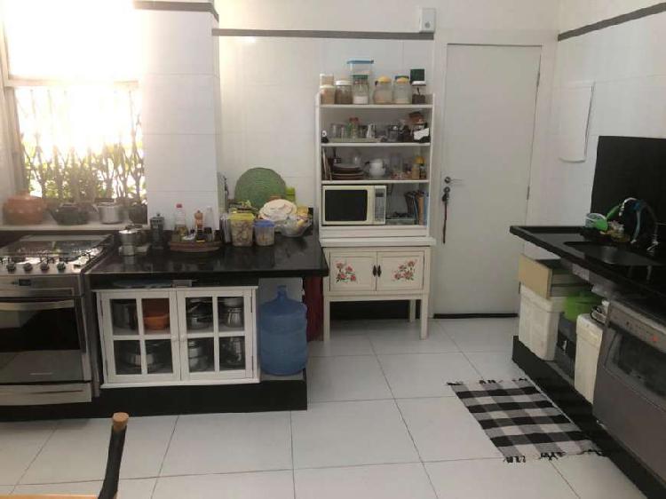 Apartamento com 3 Quartos à Venda, 130 m² por R$ 539.900