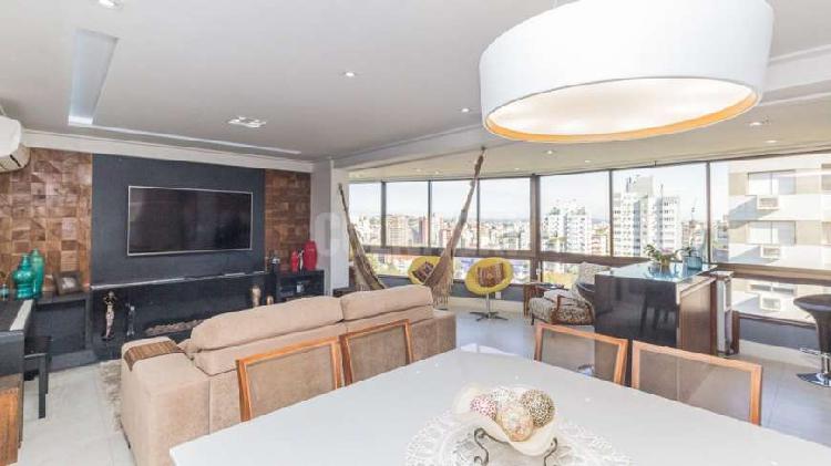 Apartamento com 3 Quartos à Venda, 130 m² por R$ 890.000