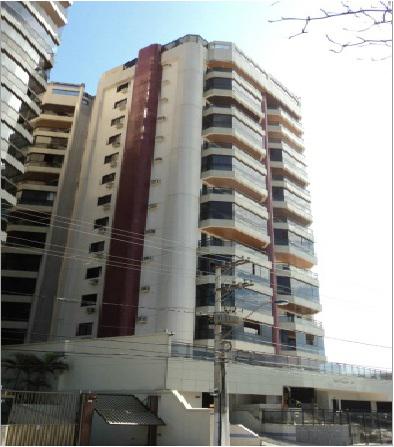 Apartamento com 3 Quartos à Venda, 135 m² por R$ 650.000