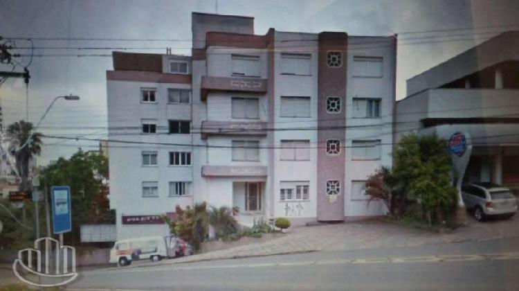 Apartamento com 3 Quartos à Venda, 136 m² por R$ 280.000