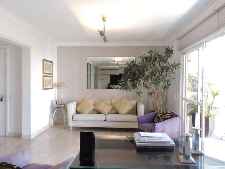 Apartamento com 3 Quartos à Venda, 140 m² por R$ 2.600.000