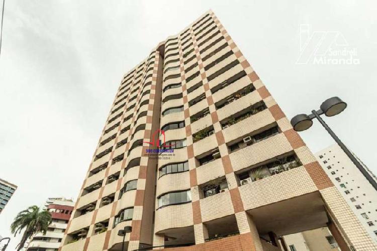 Apartamento com 3 Quartos à Venda, 141 m² por R$ 700.000