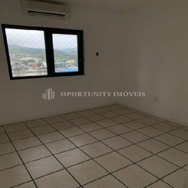 Apartamento com 3 Quartos à Venda, 160 m² por R$ 580.000