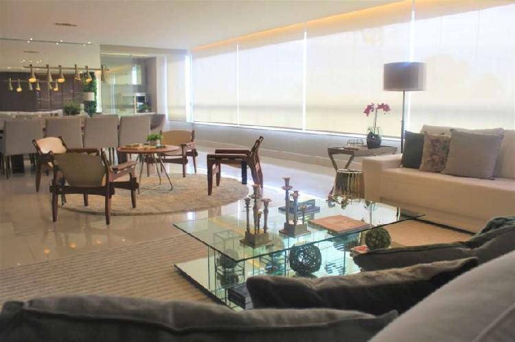 Apartamento com 3 Quartos à Venda, 219 m² por R$ 1.250.000