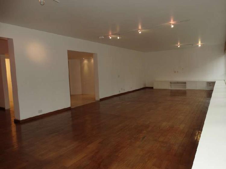 Apartamento com 3 Quartos à Venda, 220 m² por R$ 2.870.000