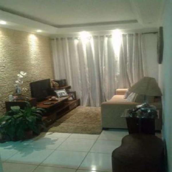 Apartamento com 3 Quartos à Venda, 64 m² por R$ 290.000