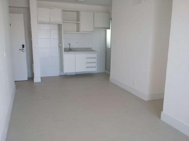 Apartamento com 3 Quartos à Venda, 69 m² por R$ 850.000