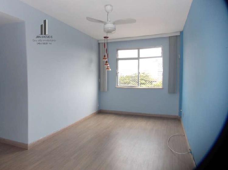 Apartamento com 3 Quartos à Venda, 80 m² por R$ 297.000