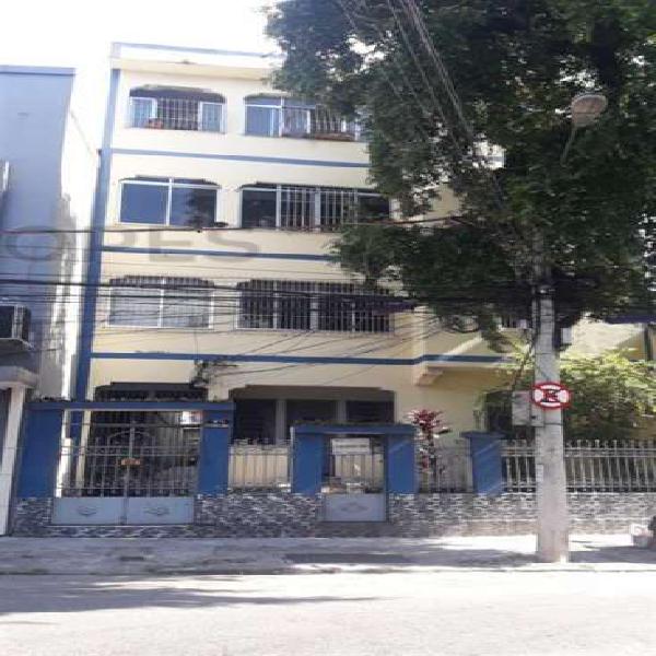 Apartamento com 3 Quartos à Venda, 81 m² por R$ 480.000