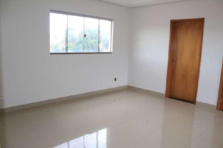 Apartamento com 3 Quartos à Venda, 84 m² por R$ 210.000