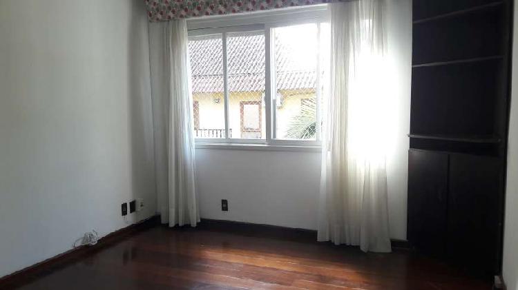 Apartamento com 3 Quartos à Venda, 93 m² por R$ 427.000