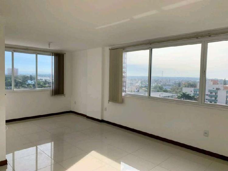 Apartamento com 3 Quartos à Venda, 93 m² por R$ 499.000