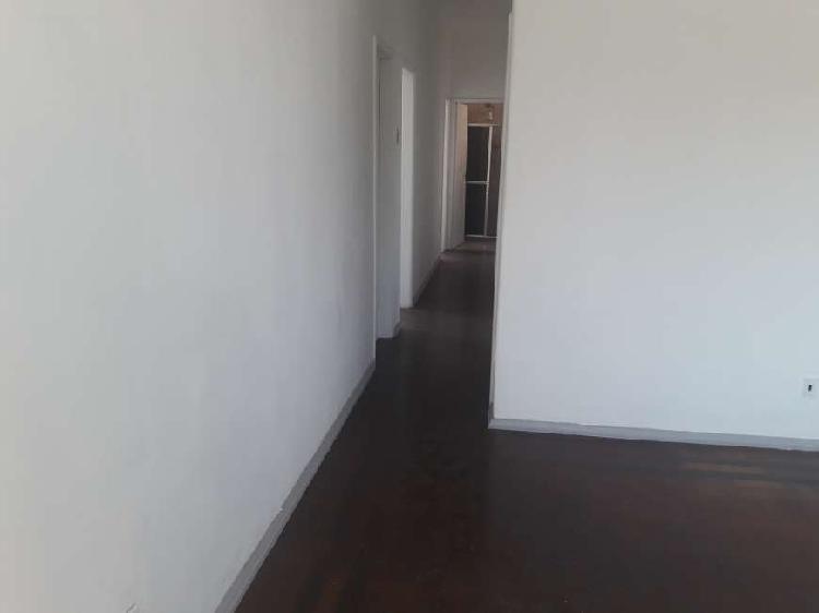 Apartamento com 3 Quartos à Venda, 95 m² por R$ 200.000
